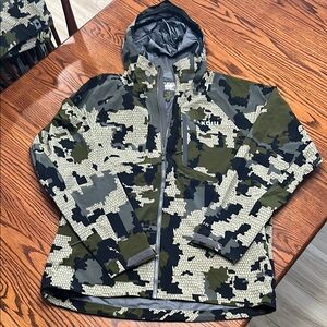 KUIU Camo Hooded Rain Coat
